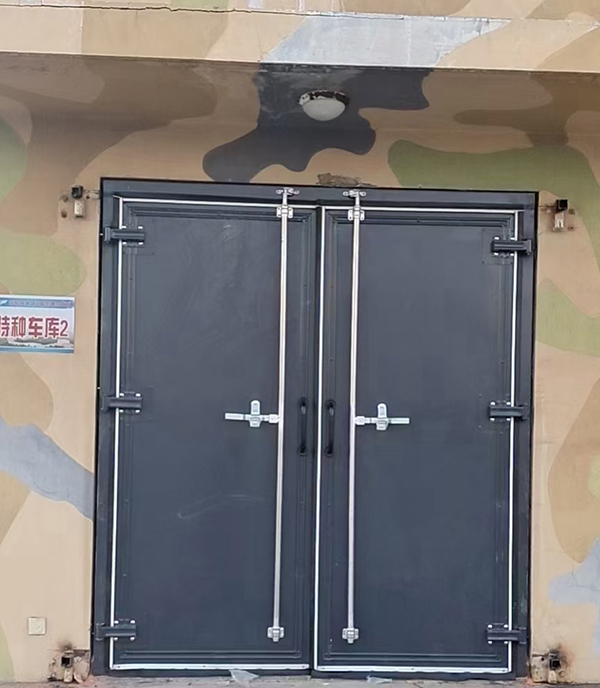 乌兰工业平开门