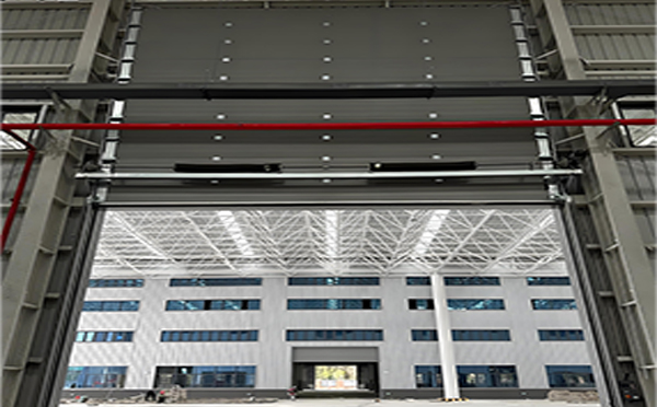 乌兰工业提升门