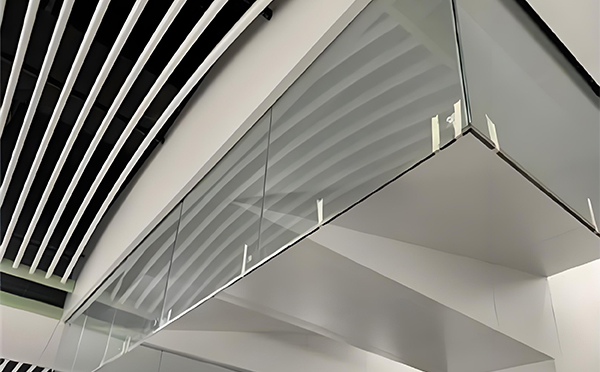 乌兰玻璃挡烟垂壁