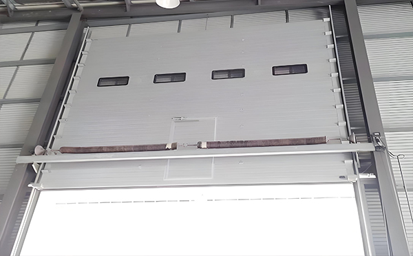 乌兰工业滑升门