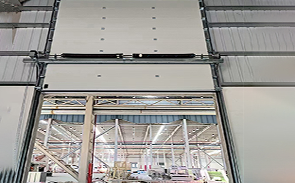 乌兰工业提升门