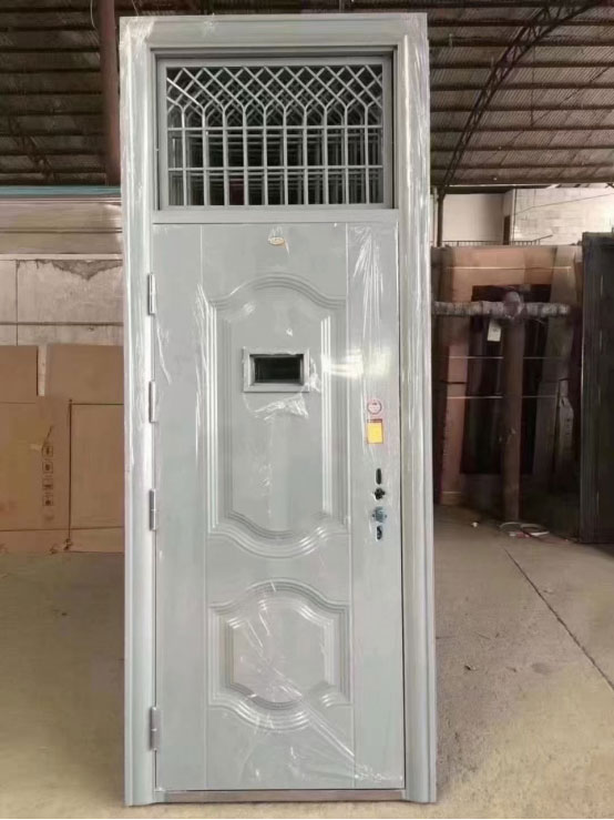 乌兰学校教室门 乌兰学校教室门