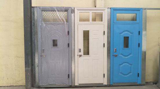 乌兰学校教室门