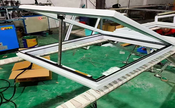 某地下车库出入口乌兰排烟窗配置工程