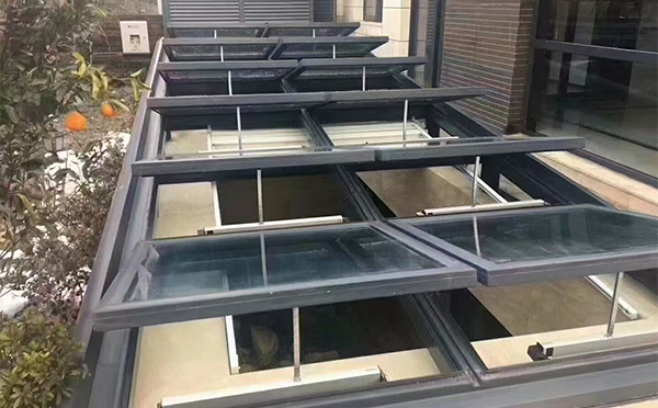 某轨道交通车辆维修车间乌兰排烟窗应用