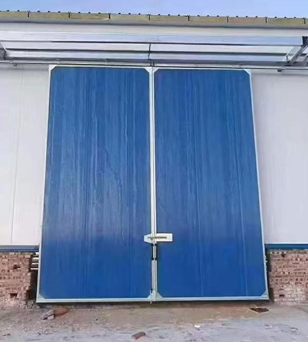 乌兰工业门在大型仓储物流通道中的应用实例