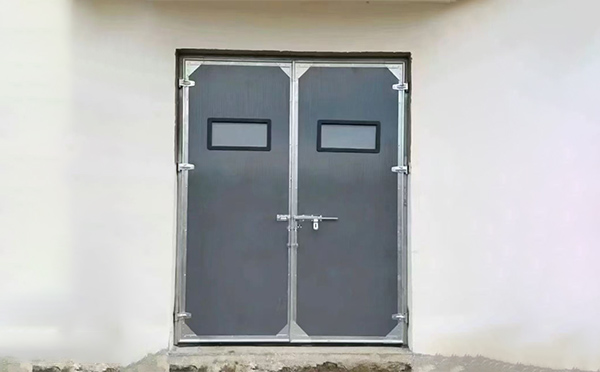 乌兰工业门在高温作业区域的运行表现